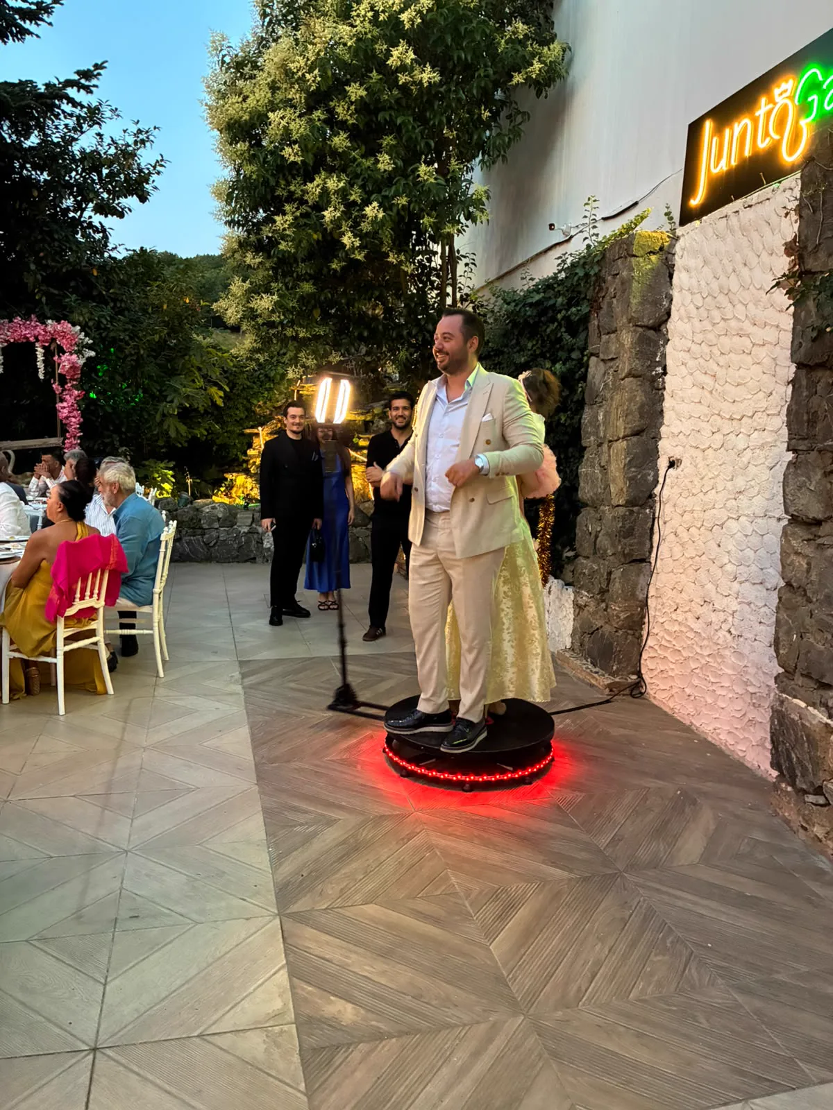 Slow-Motion 360 video booth